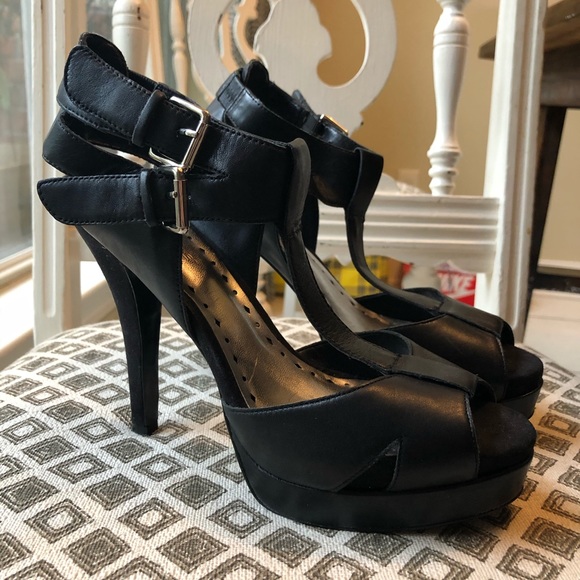 BCBGirls black heels with buckle detail 7.5 - Picture 3 of 5